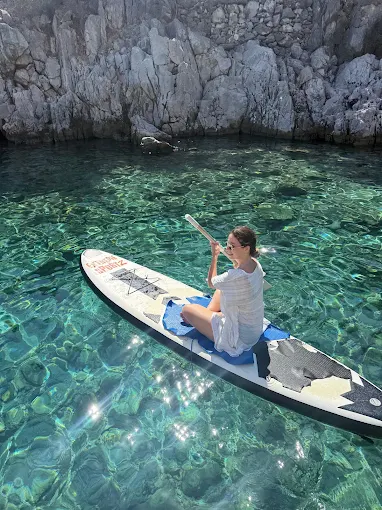 Datça koyunda ücretsiz paddle board (SUP)